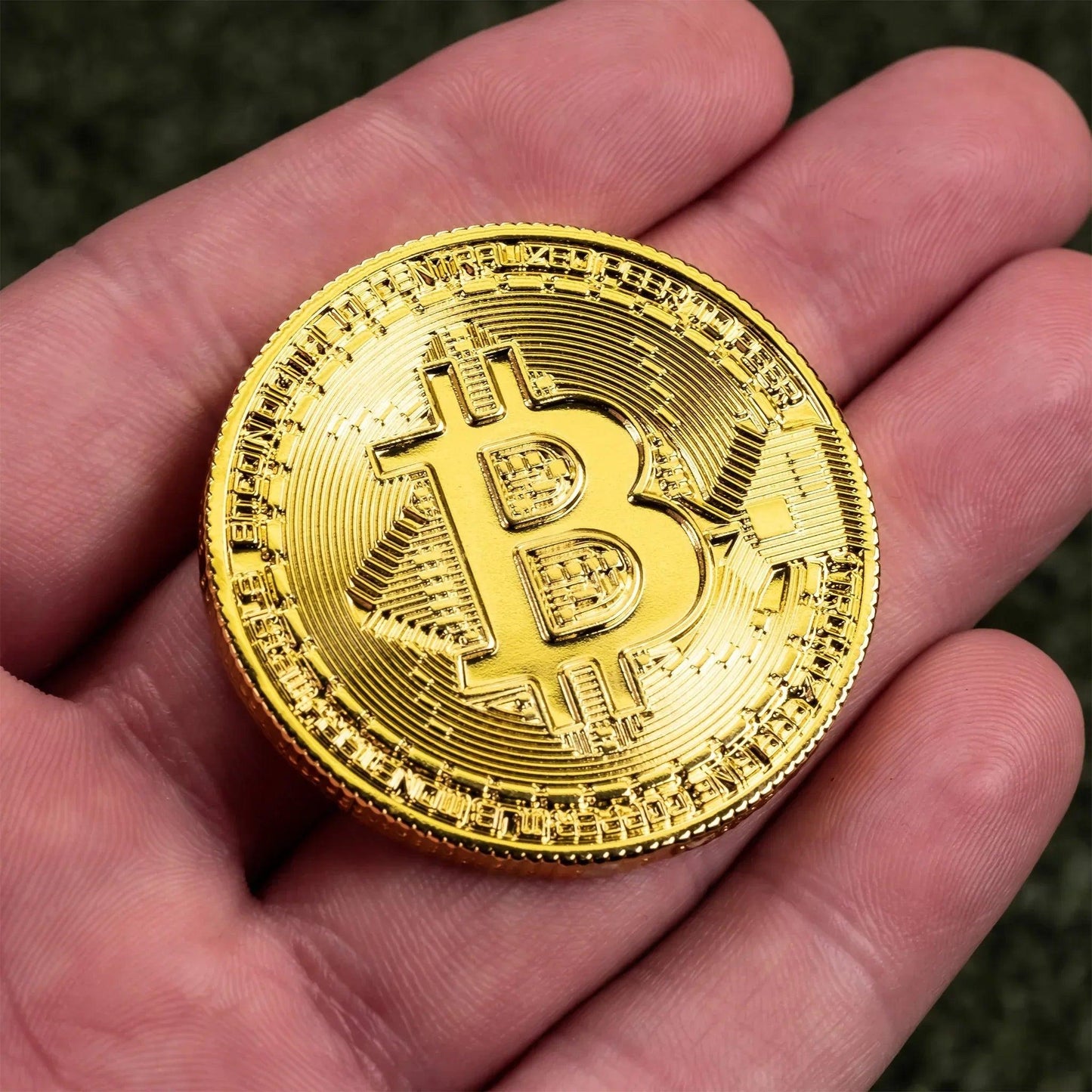 BitCoing_Ball-Marker_InHand_Front - GOLF LEAGUE