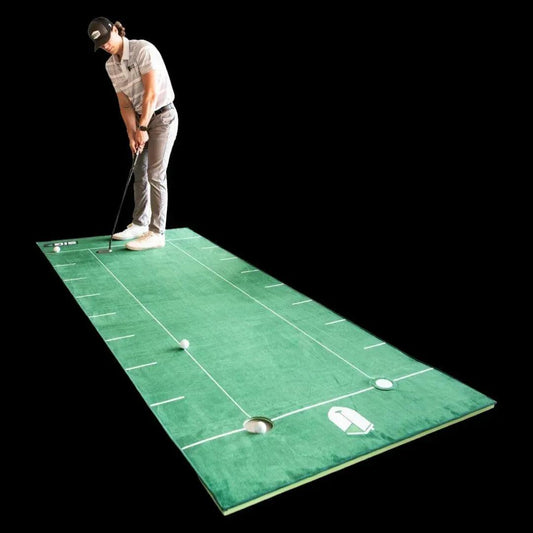 sig-lite-putting-green-4x10-with-golfer - GOLF LEAGUE