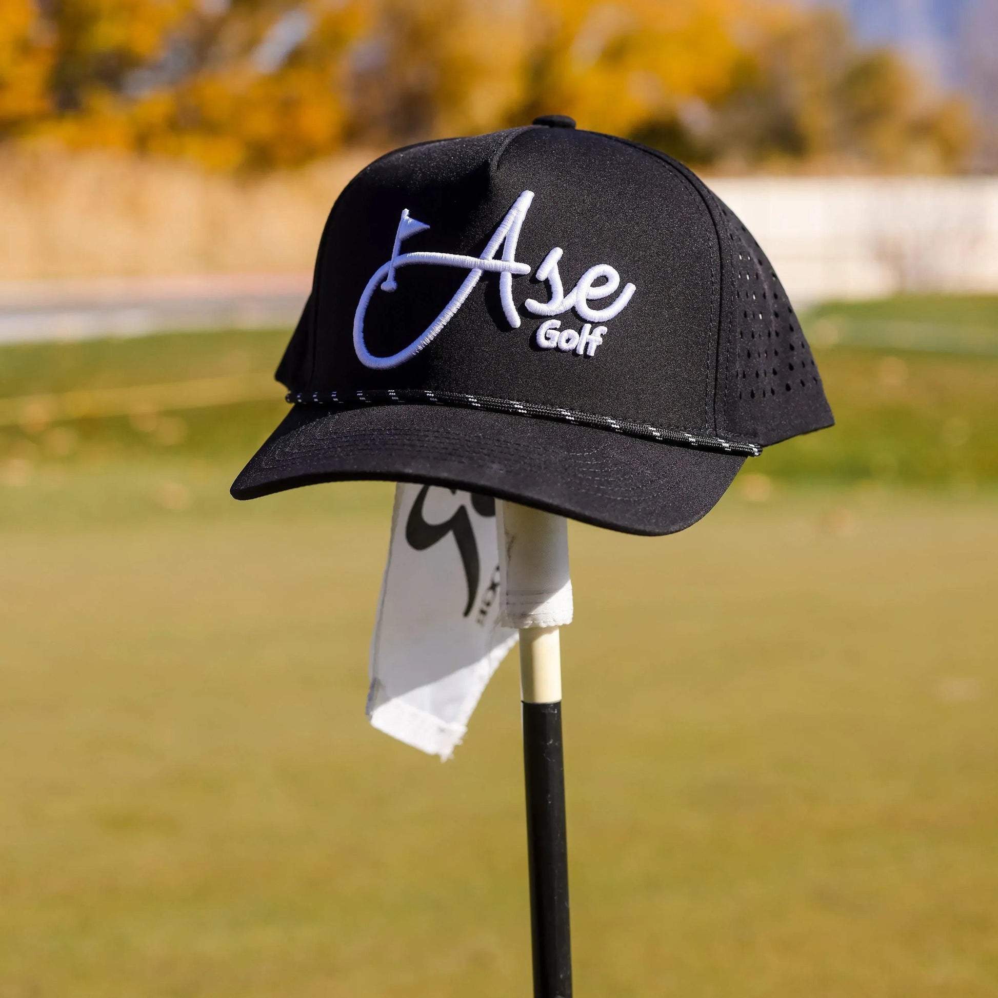 HAT_ON_FLAG - GOLF LEAGUE