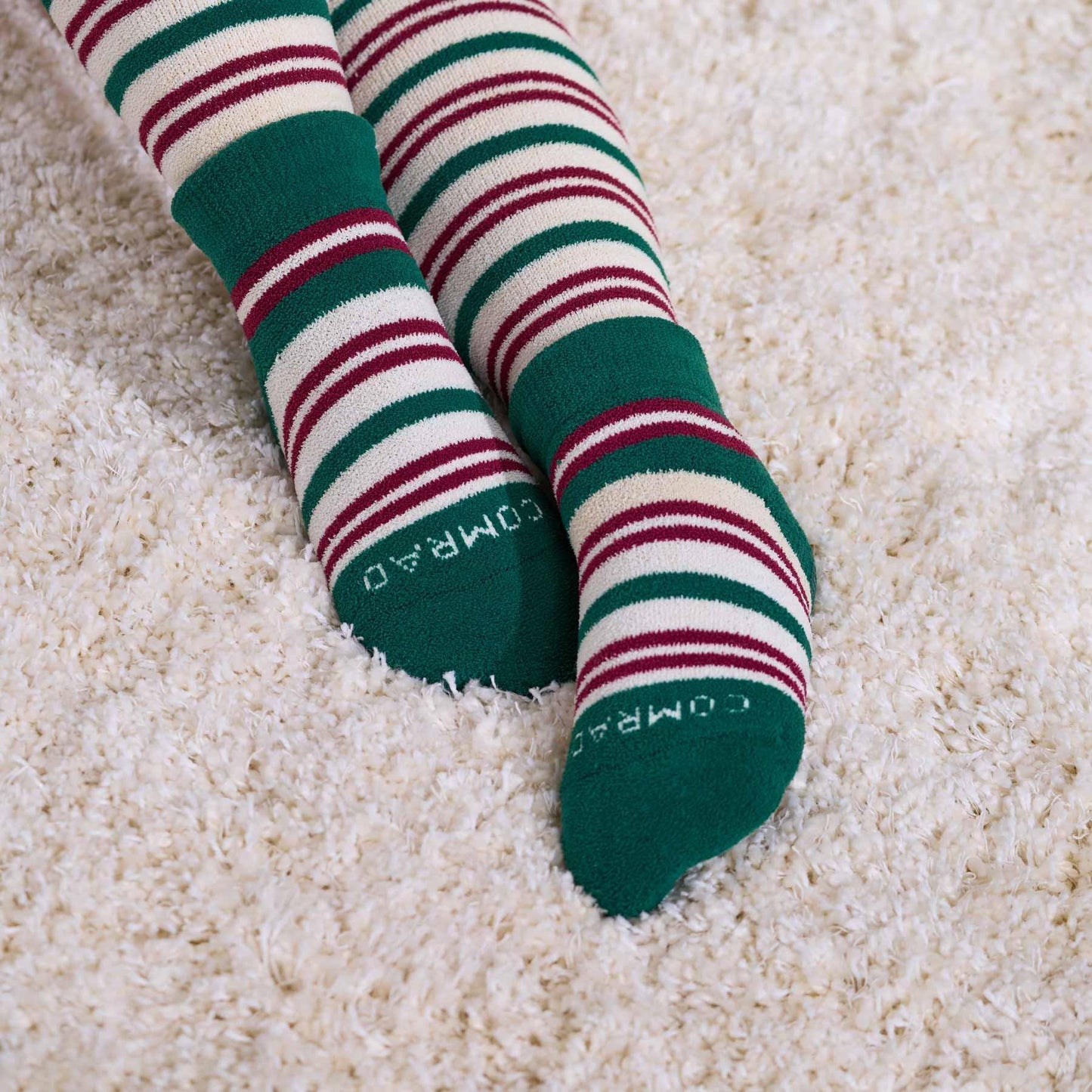 KCS-ST-4259-cozy-poly-stripes_sand-green-red_lifestyle1-1800x - GOLF LEAGUE