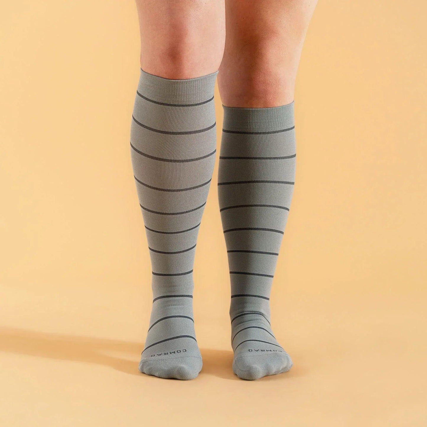 KHC-ST004-Stripes-Nylon_grey-charcoal_lifestyle1-lil-1800x_1e7cd51e-f768-445c-aee7-21476eca1fe3 - GOLF LEAGUE