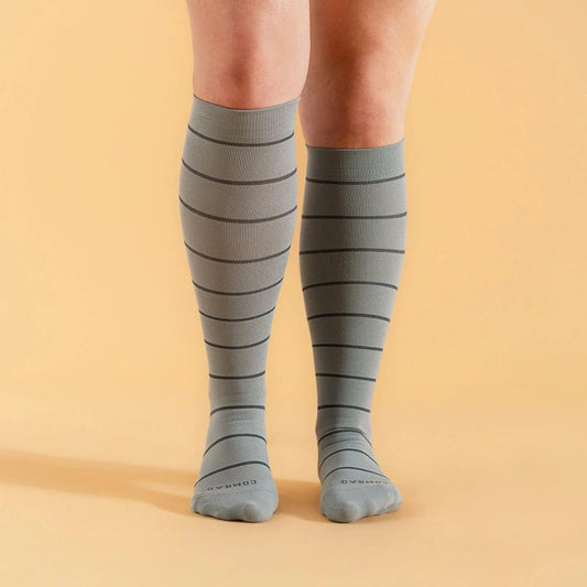 KHC-ST004-Stripes-Nylon_grey-charcoal_lifestyle1-lil-1800x_1e7cd51e-f768-445c-aee7-21476eca1fe3 - GOLF LEAGUE