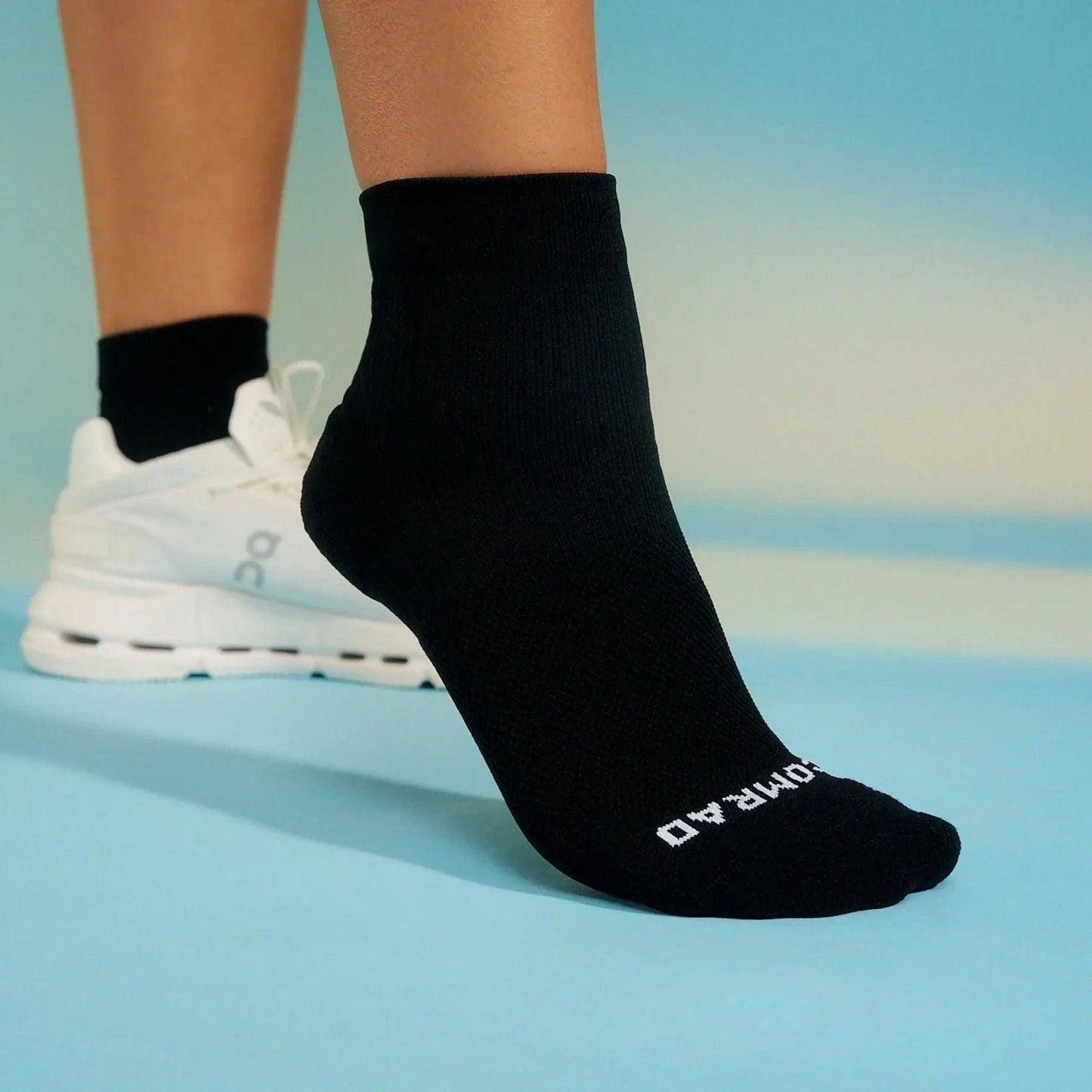 QNK-SL-666_black_lifestyle - GOLF LEAGUE