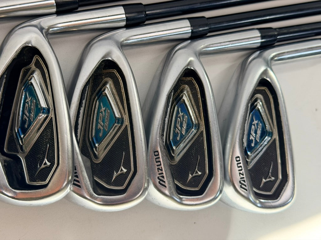 Mizuno JPX 825 Irons 5-PW GW RH Orochi Red Eye 65g Regular Graphite