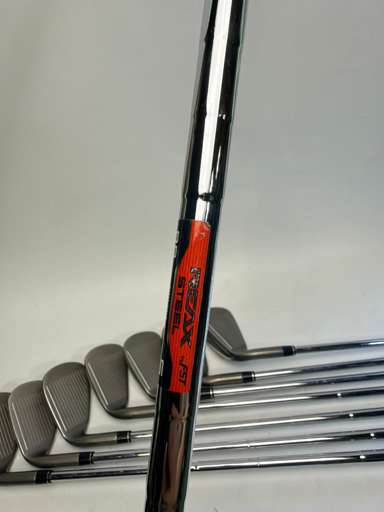 TaylorMade AeroBurner Irons 4-PW AW RH REAX 88 Steel Stiff (Used)