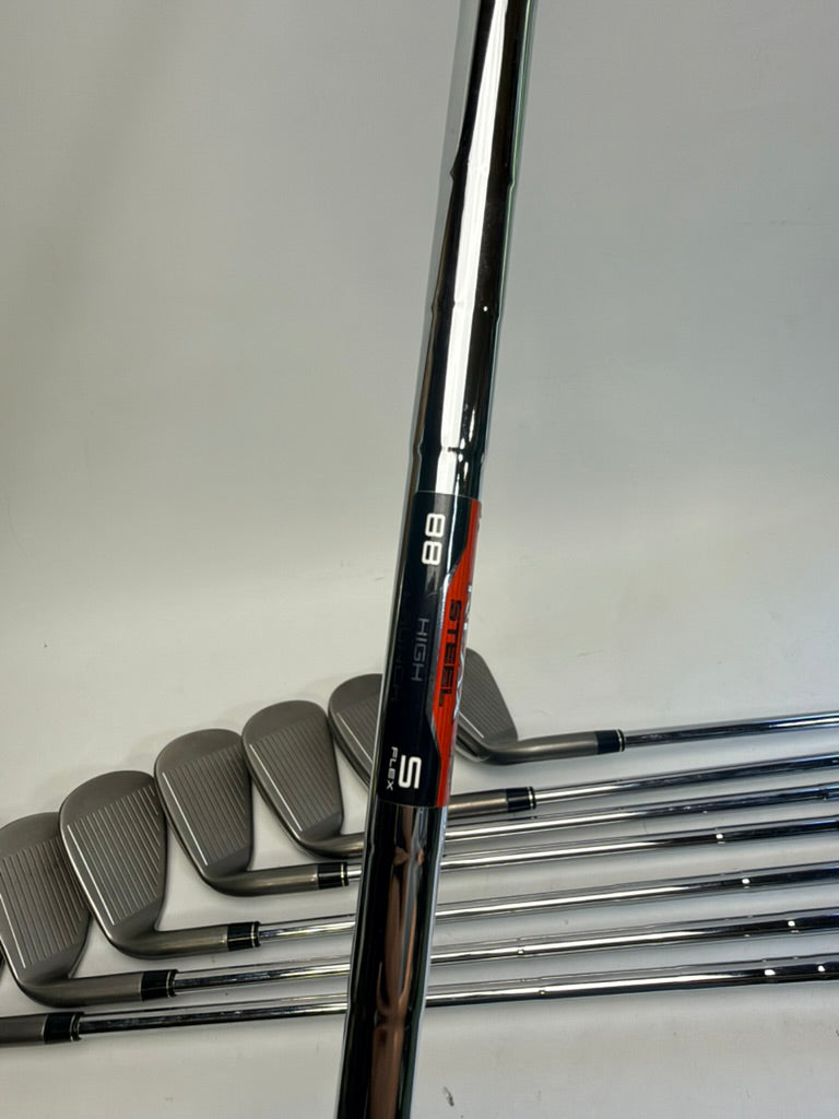 TaylorMade AeroBurner Irons 4-PW AW RH REAX 88 Steel Stiff (Used)
