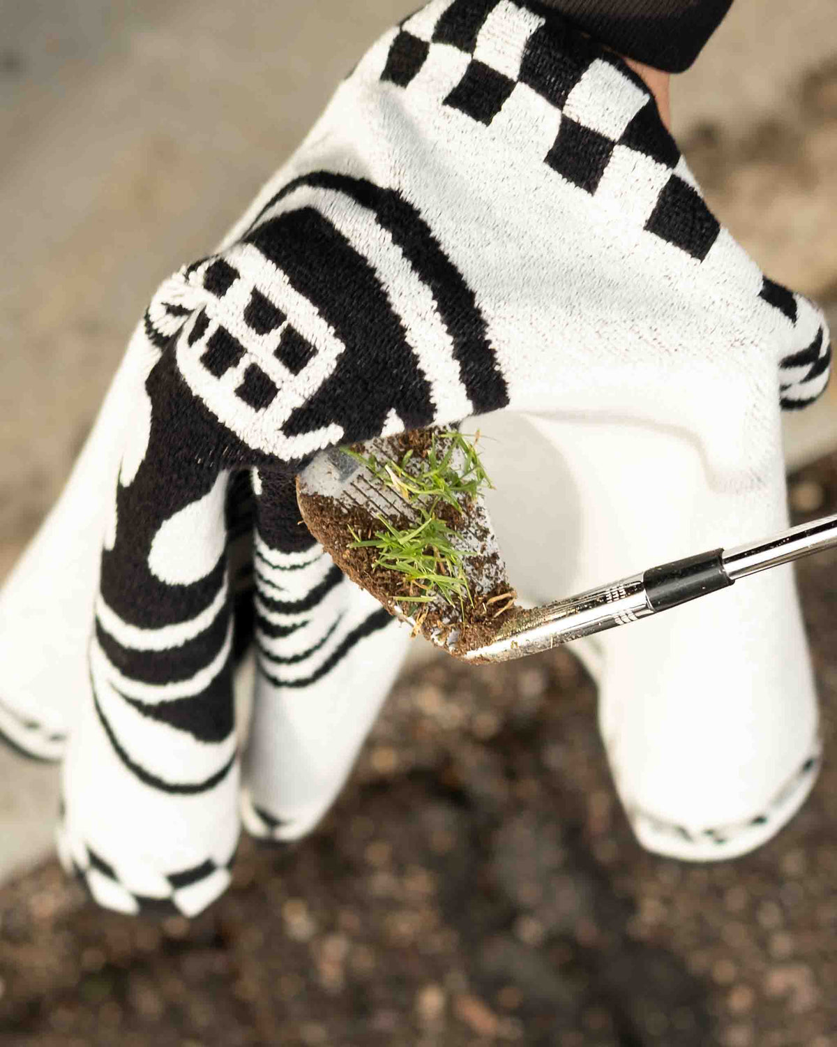 Skull Caddie Knitted Towel - Black / White